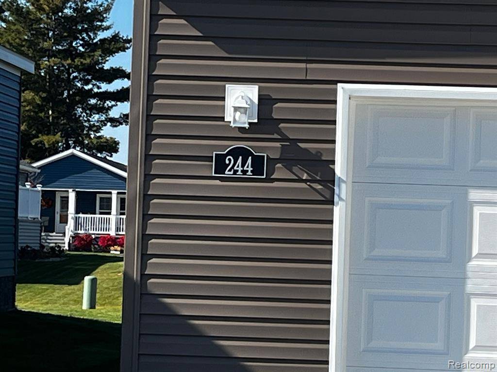 Lapeer, MI 48446 3561,244 RIVIERA Drive