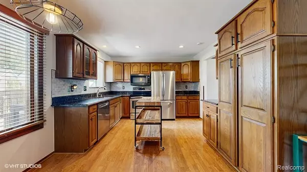 Harrison Twp, MI 48045 1710,39240 Camp Street