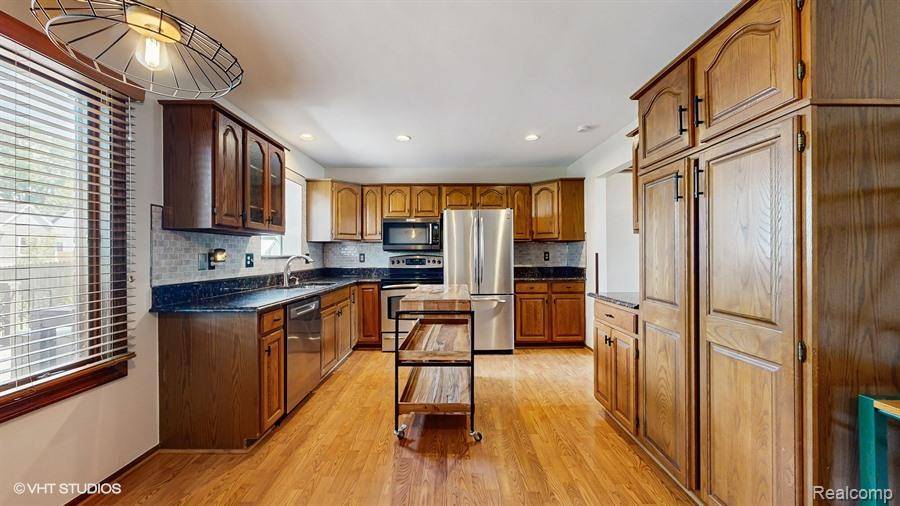 Harrison Twp, MI 48045 1710,39240 Camp Street
