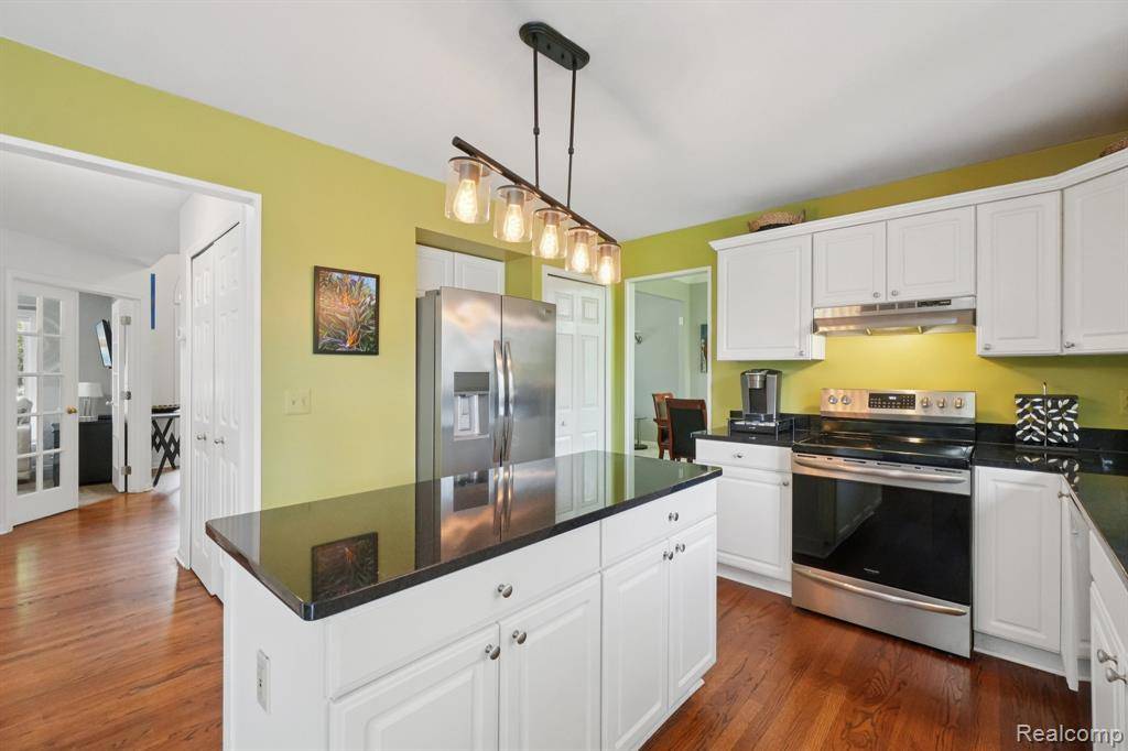 Farmington Hills, MI 48335 5445,21898 Aspen Court
