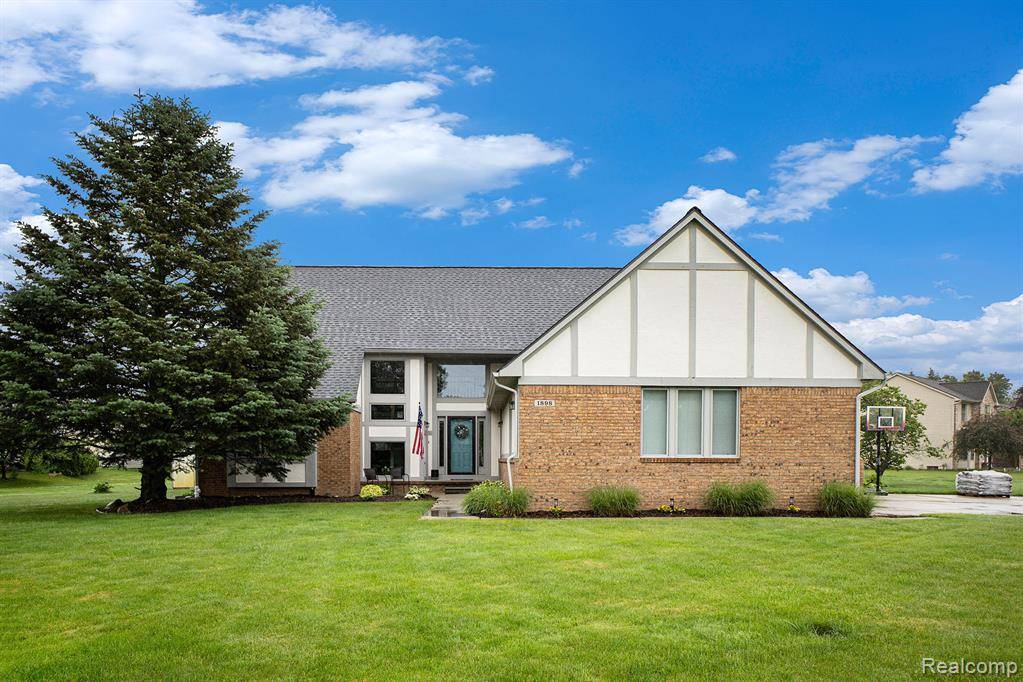 1898 Deer View Court, Howell, MI 48843 8093