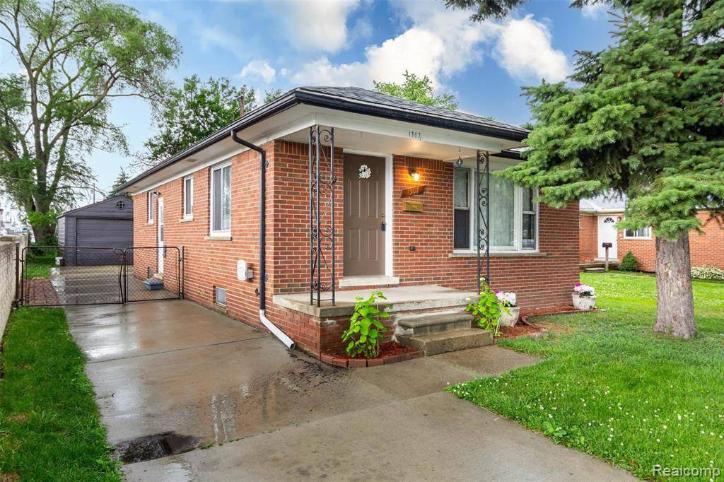 Lincoln Park, MI 48146 1610,1307 Hanford Avenue