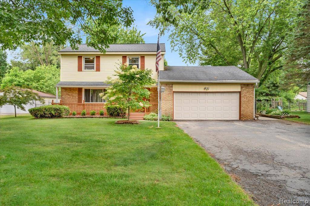 801 Holly Bush Drive, Holly, MI 48442 1322