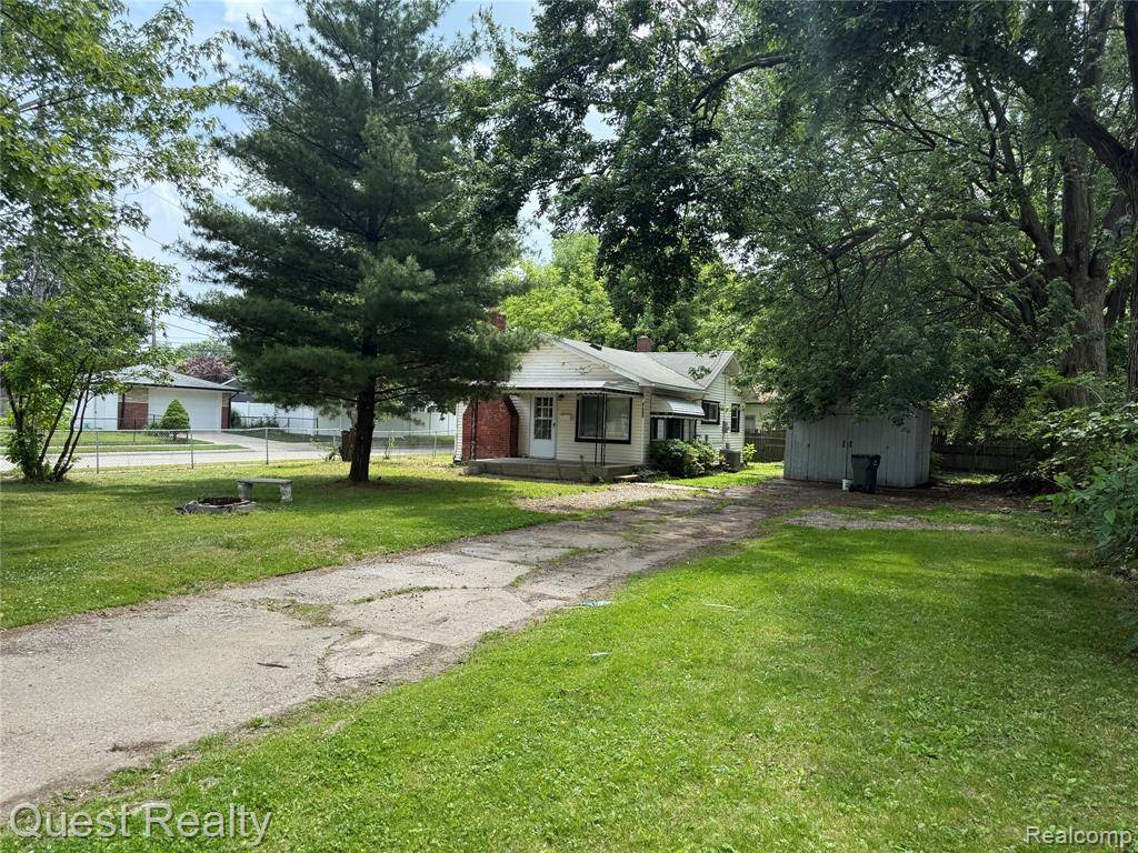 Saint Clair Shores, MI 48082 1935,21738 Evergreen Street