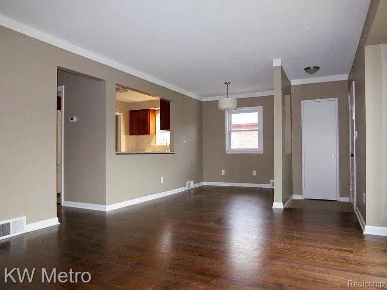 Clawson, MI 48017 1247,173 Elmsford Drive