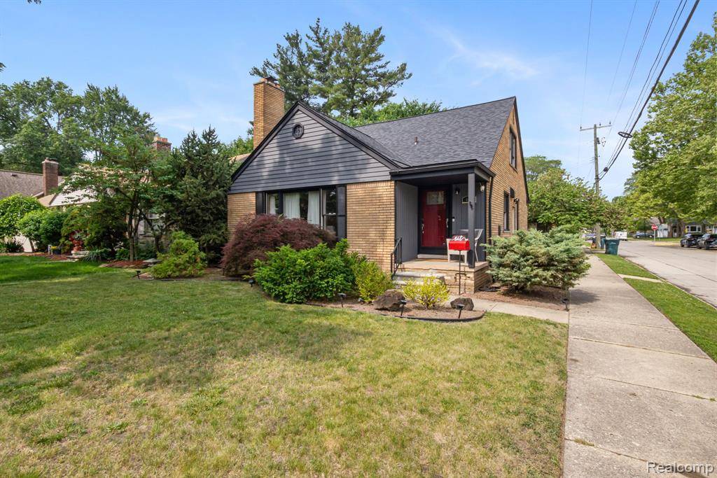 Dearborn, MI 48128 1594,461 N Silvery Lane