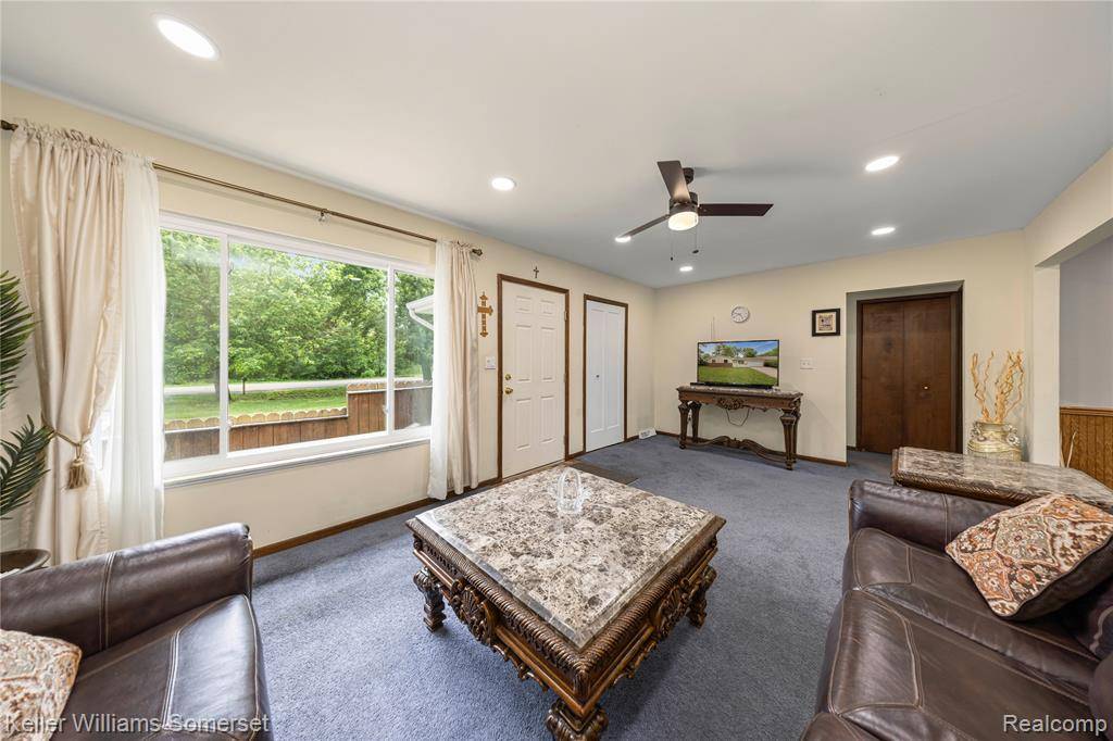 Shelby Twp, MI 48317 4675,3123 W Utica Road