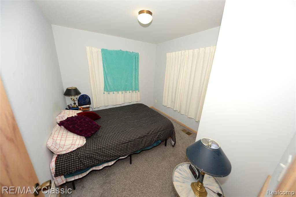 Northville, MI 48167 1212,280 Hutton Street