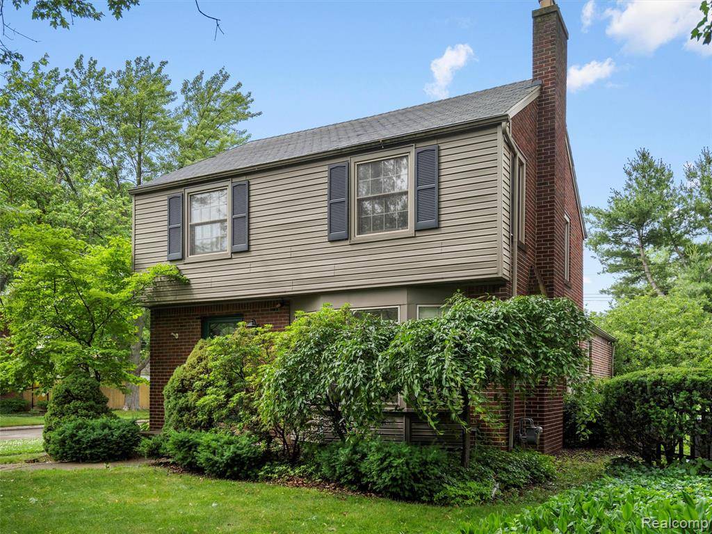 Grosse Pointe Woods, MI 48236 1983,1930 Kenmore Drive