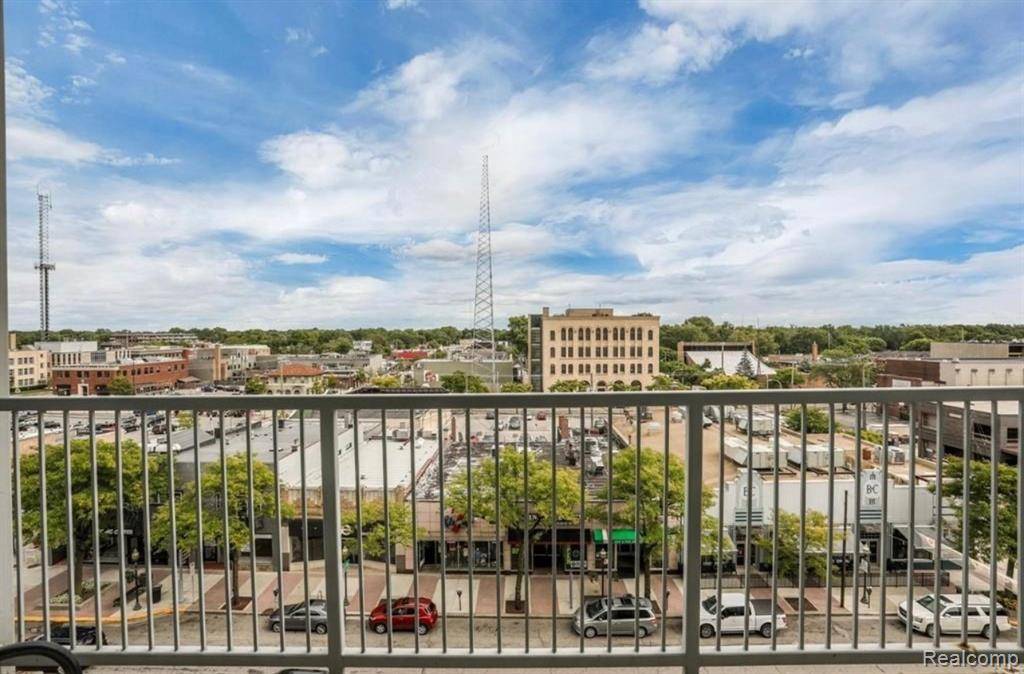 100 W 5TH ST APT 610, Royal Oak, MI 48067 2561
