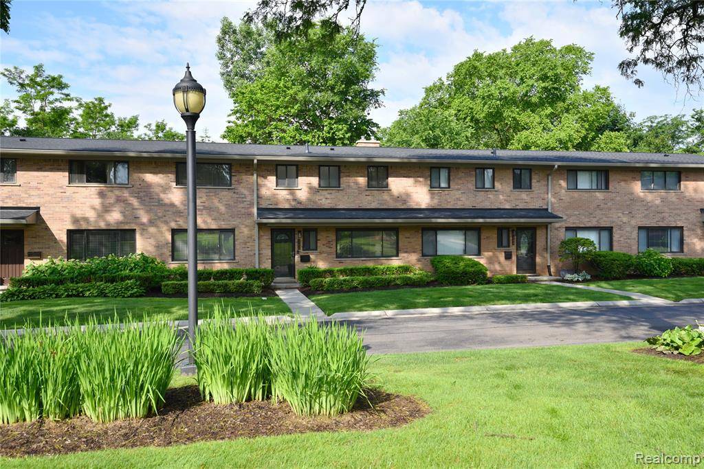 142 E Hickory Grove Road, Beverly Hills, MI 48304 1739