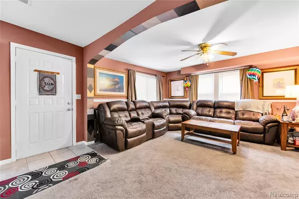 Farmington Hills, MI 48336 4920,21721 Jefferson Street
