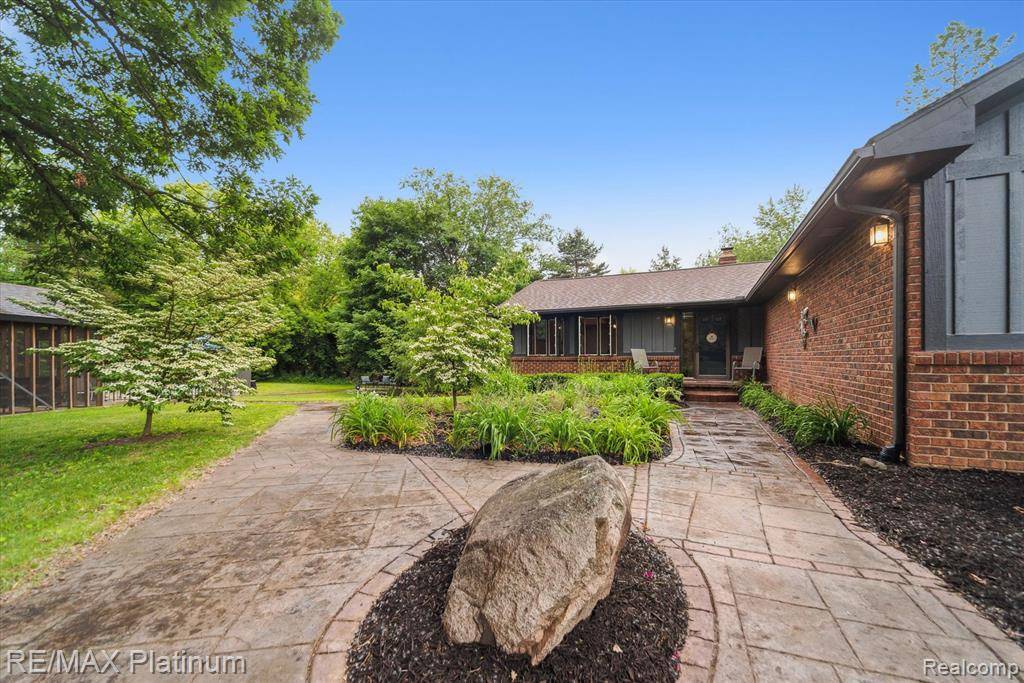 Brighton, MI 48116 9727,5152 Milroy Lane