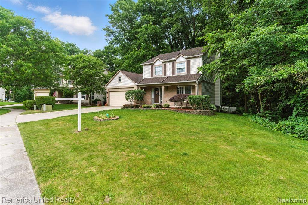 South Lyon, MI 48178 1681,900 Oak Creek Drive