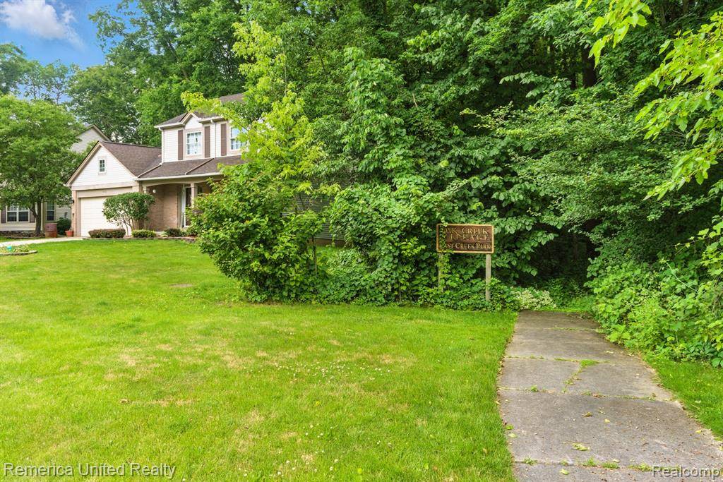 South Lyon, MI 48178 1681,900 Oak Creek Drive