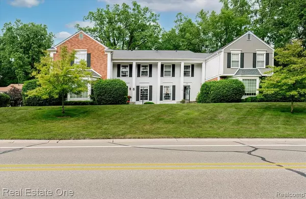 1106 Kings Cove Drive, Rochester, MI 48306