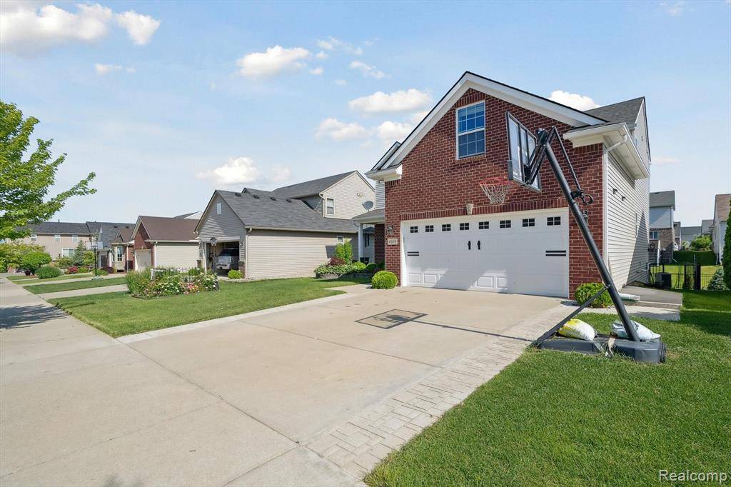 Howell, MI 48843 8063,4059 Ash Tree Lane