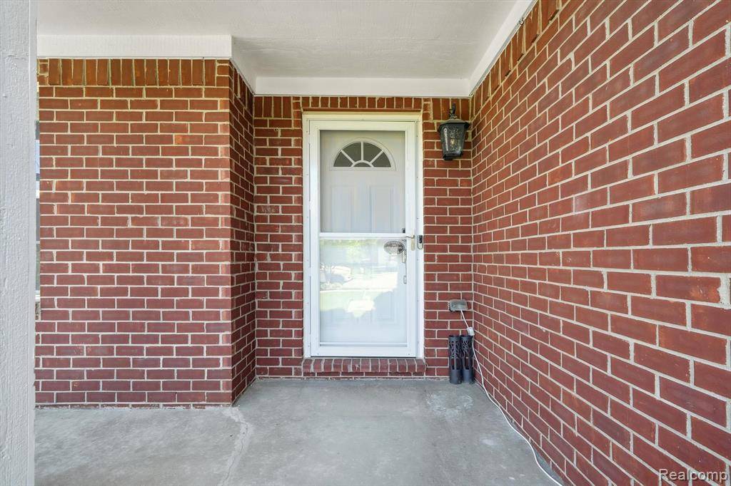 Howell, MI 48843 8063,4059 Ash Tree Lane