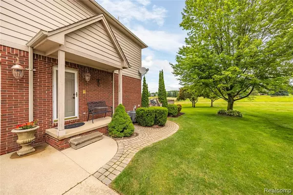 Oakland, MI 48363 2461,2401 Spyglass Drive