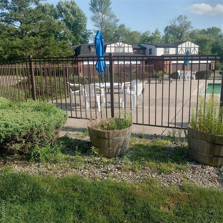 Southfield, MI 48034 1323,30030 Wildbrook Drive