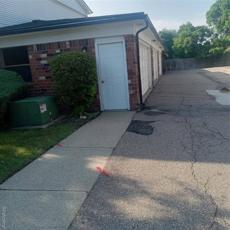 Southfield, MI 48034 1323,30030 Wildbrook Drive