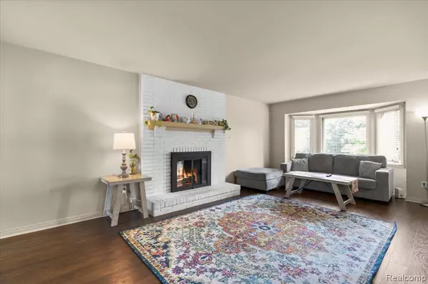 Macomb, MI 48044 2717,18068 Autumn Lane