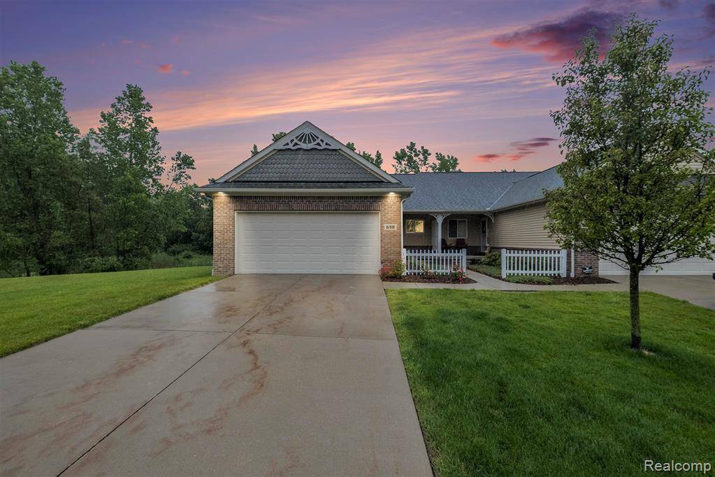 698 Shoreline Drive, Fenton, MI 48430 4156