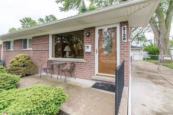 Lincoln Park, MI 48146 3442,2139 Pagel Avenue