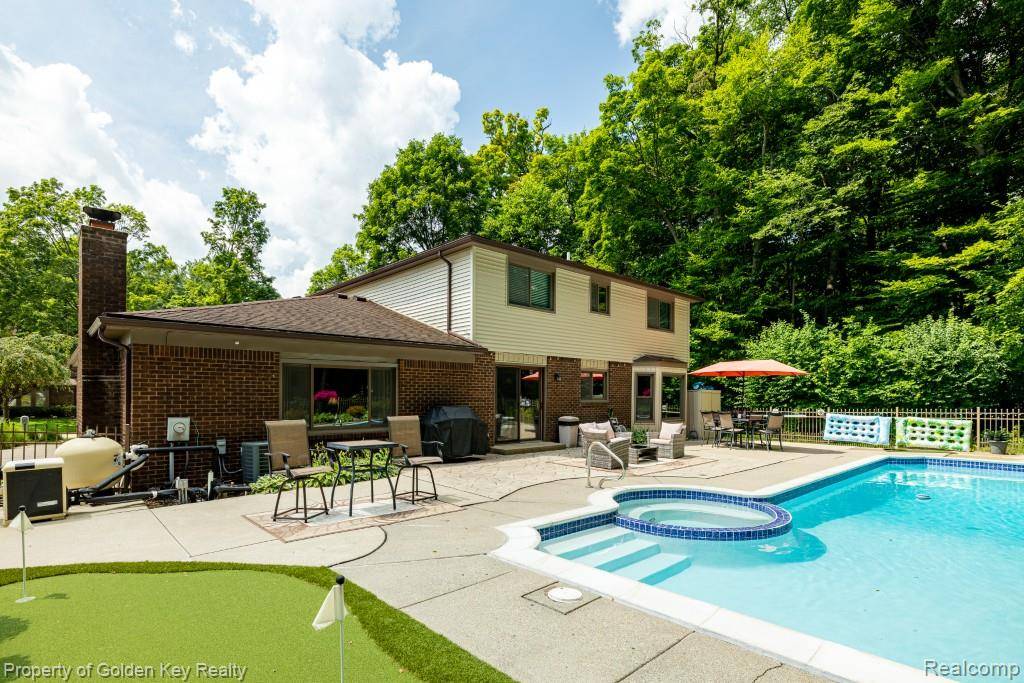 Farmington Hills, MI 48335,22795 Vacri Lane