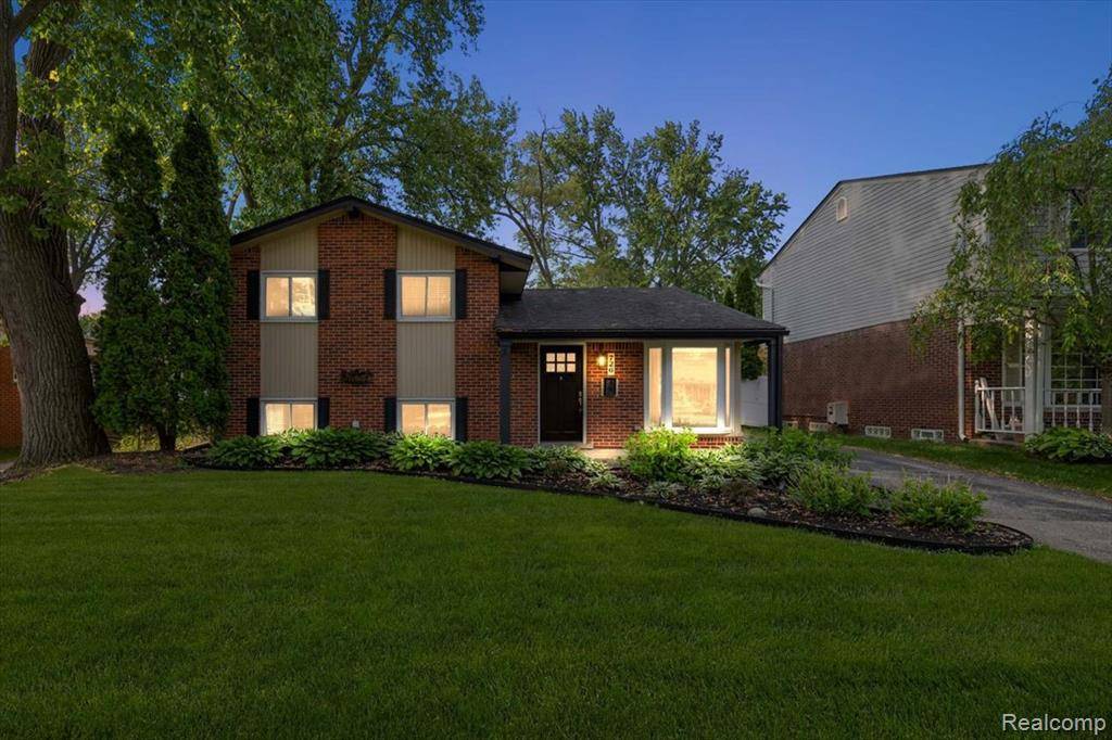 726 Woodlawn Avenue, Royal Oak, MI 48073 2825