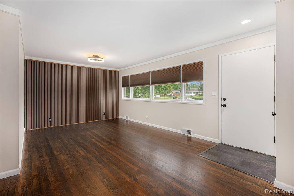 Mount Clemens, MI 48035 1802,22252 Dale Allen Street