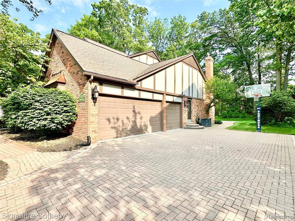 Rochester Hills, MI 48309 2752,3079 Kenwood Drive