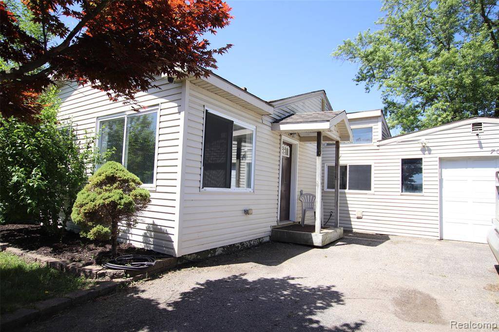 7044 Desmond Road, Waterford, MI 48329 2810