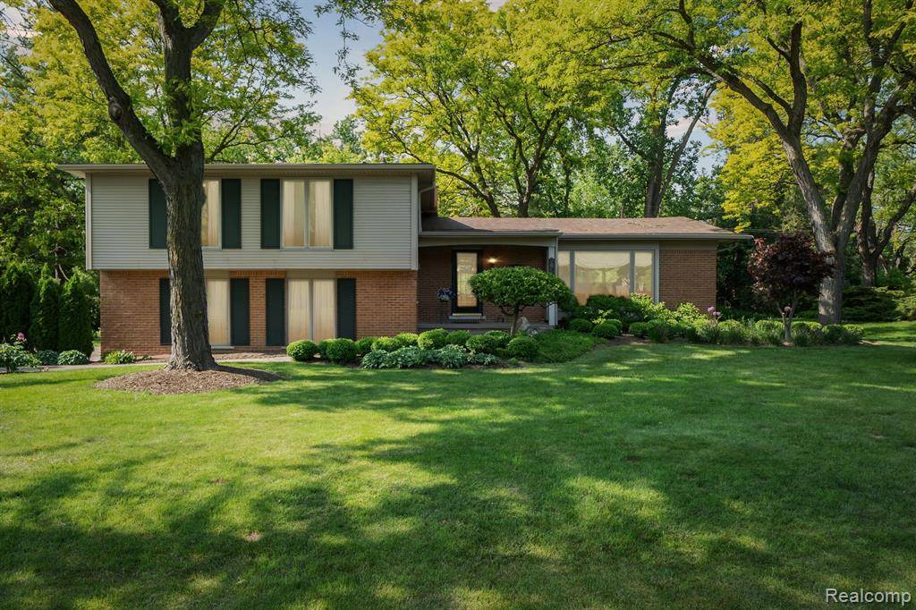 2650 Binbrooke Drive, Troy, MI 48084 1063