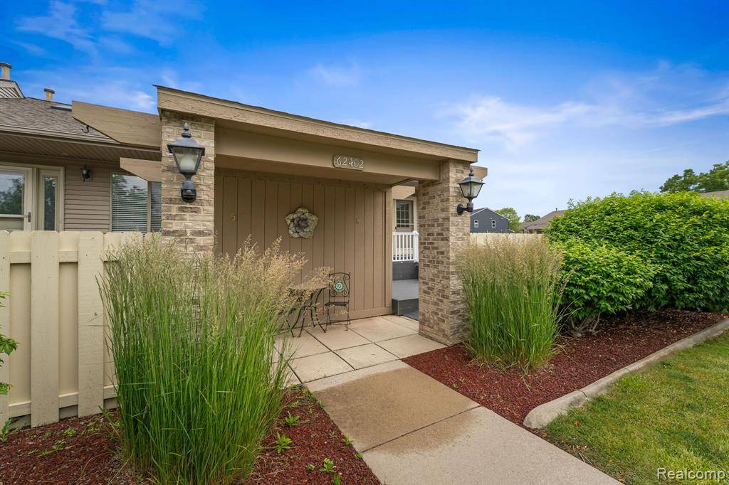 62402 Raleigh Court, South Lyon, MI 48178