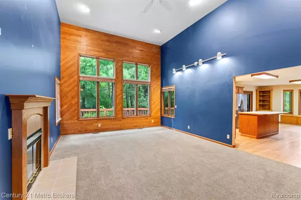 Flushing, MI 48433 2130,751 River Edge Court