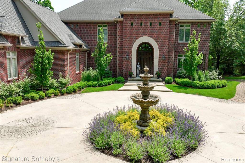 Clarkston, MI 48348,5001 FOREST VALLEY