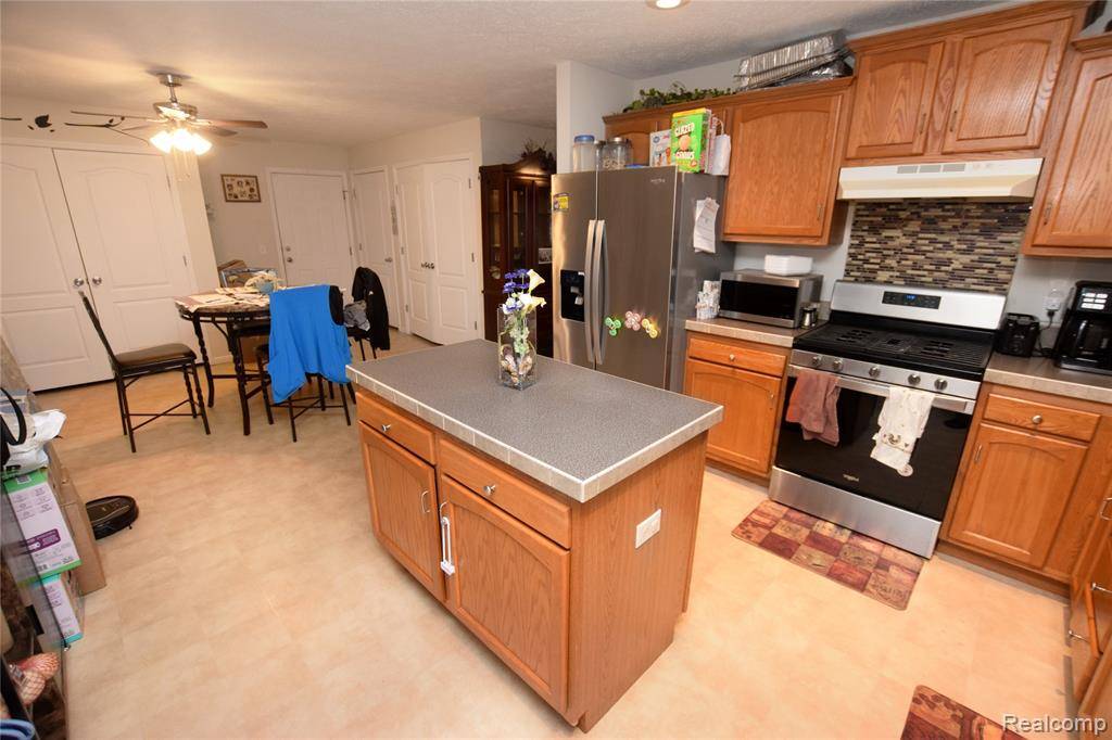Mount Morris, MI 48458 1800,7395 Red Maple Drive