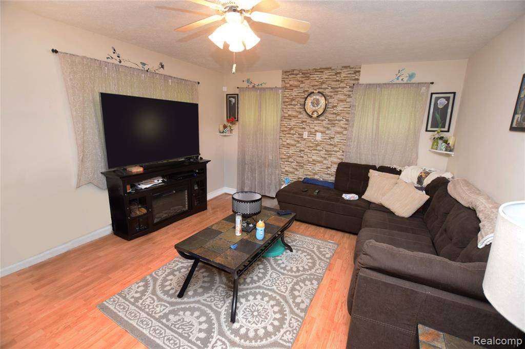 Mount Morris, MI 48458 1800,7395 Red Maple Drive
