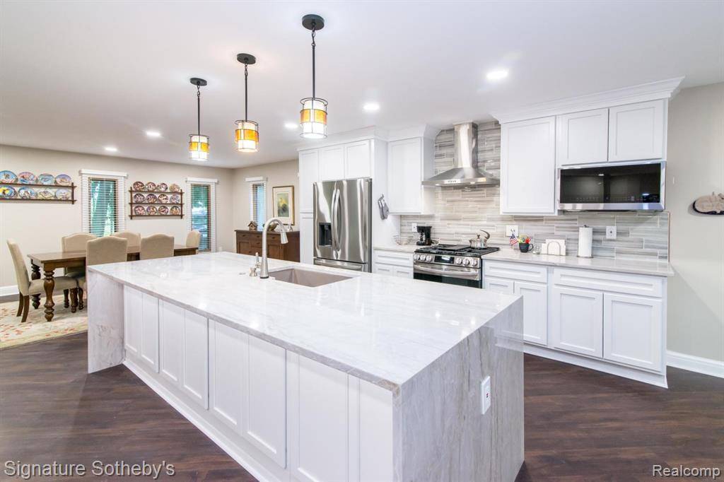 Southfield, MI 48033 3483,23415 Beech Road