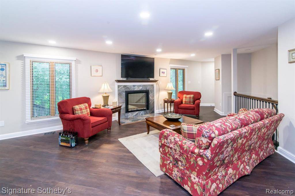 Southfield, MI 48033 3483,23415 Beech Road