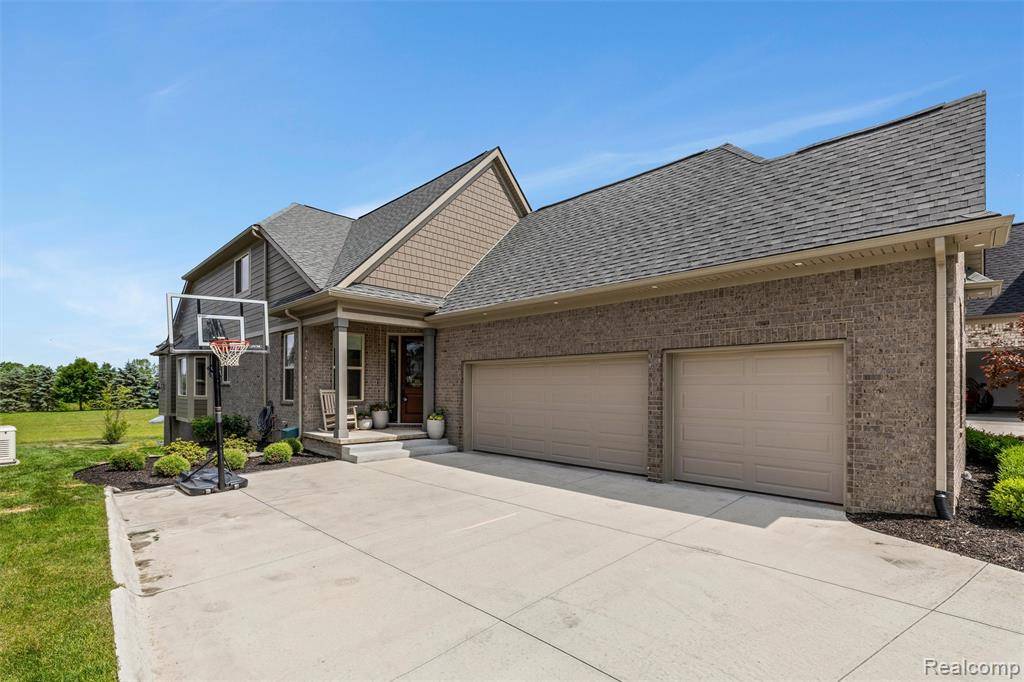 South Lyon, MI 48178 9298,8264 Stoney Creek Drive