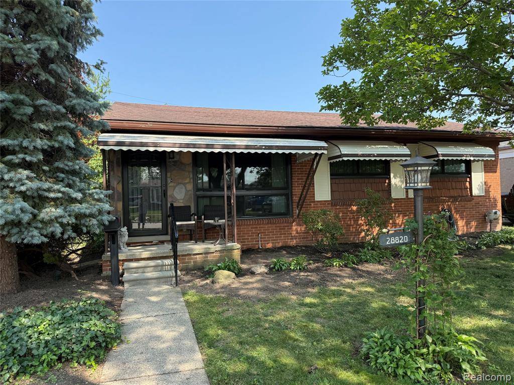 28820 Grant Street, Saint Clair Shores, MI 48081 3207