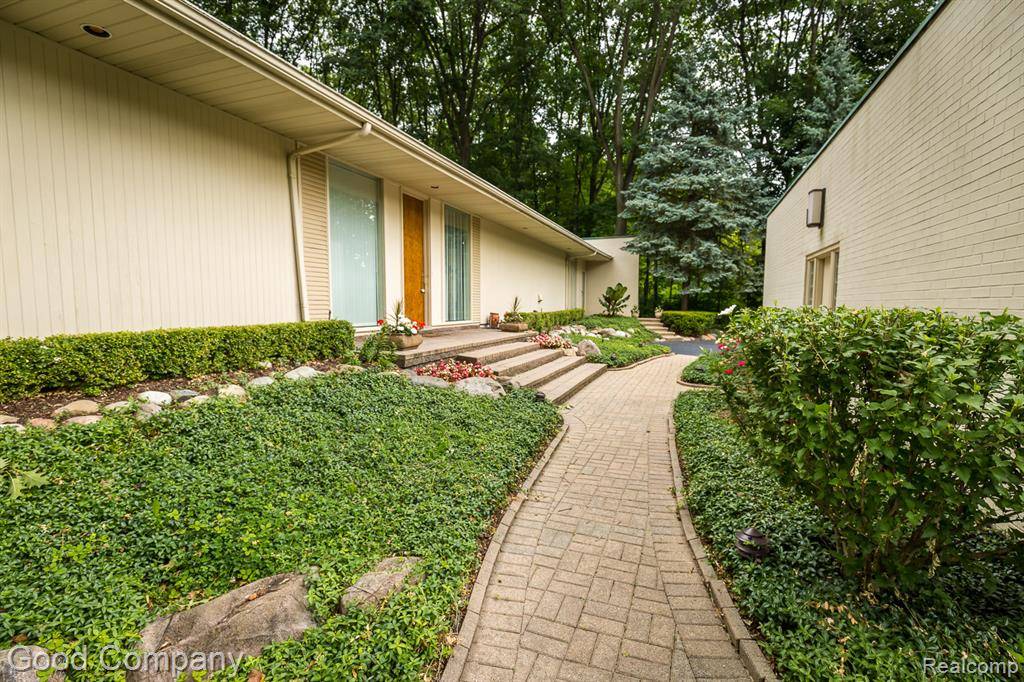 Bloomfield Hills, MI 48304 3007,3788 Crestlake Drive