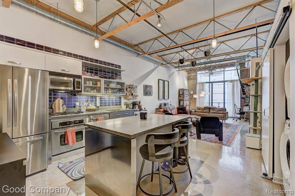 111 N MAIN Street, Royal Oak, MI 48067 1882