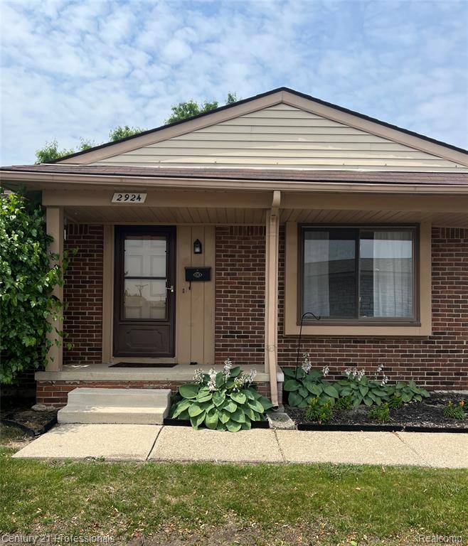 2924 Roundtree Drive, Troy, MI 48083 2348