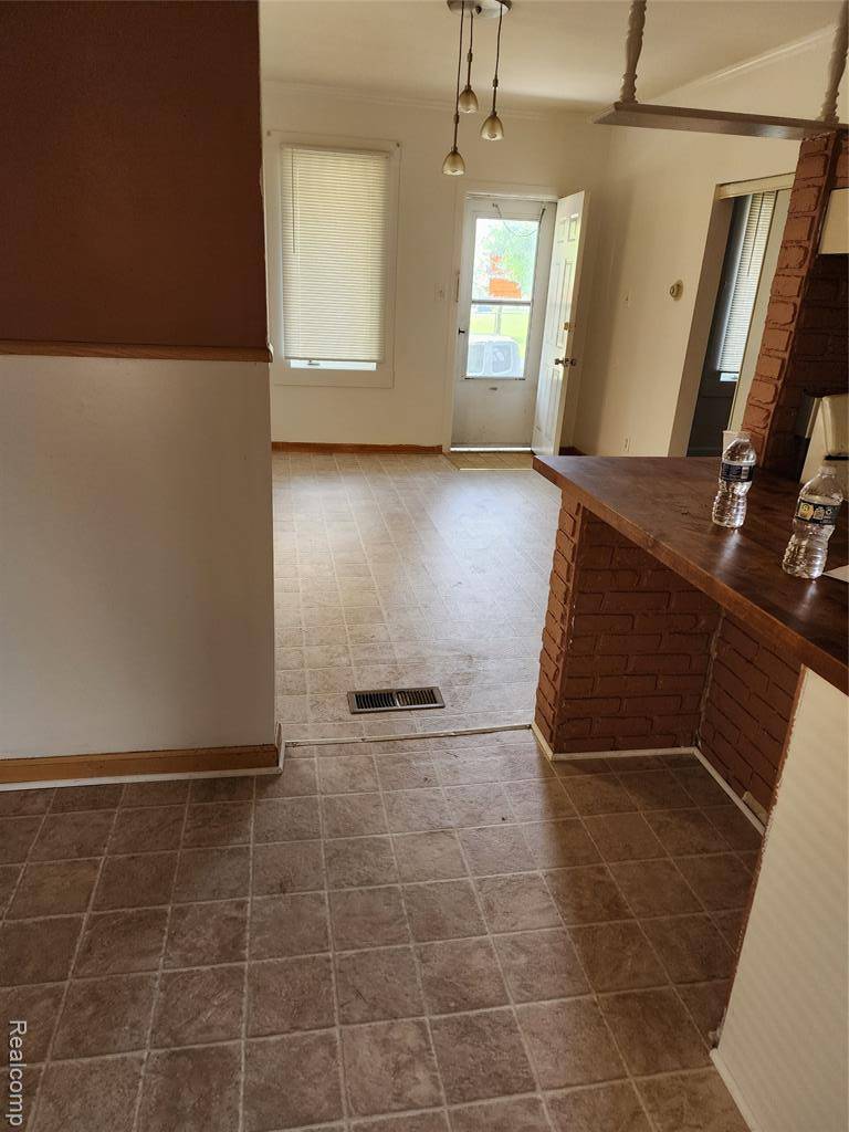 Hamtramck, MI 48212 3533,3369 Comstock Flr# 1 Street