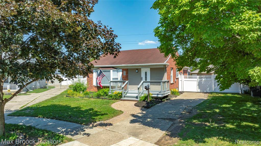 Royal Oak, MI 48067 1568,1122 Symes Court