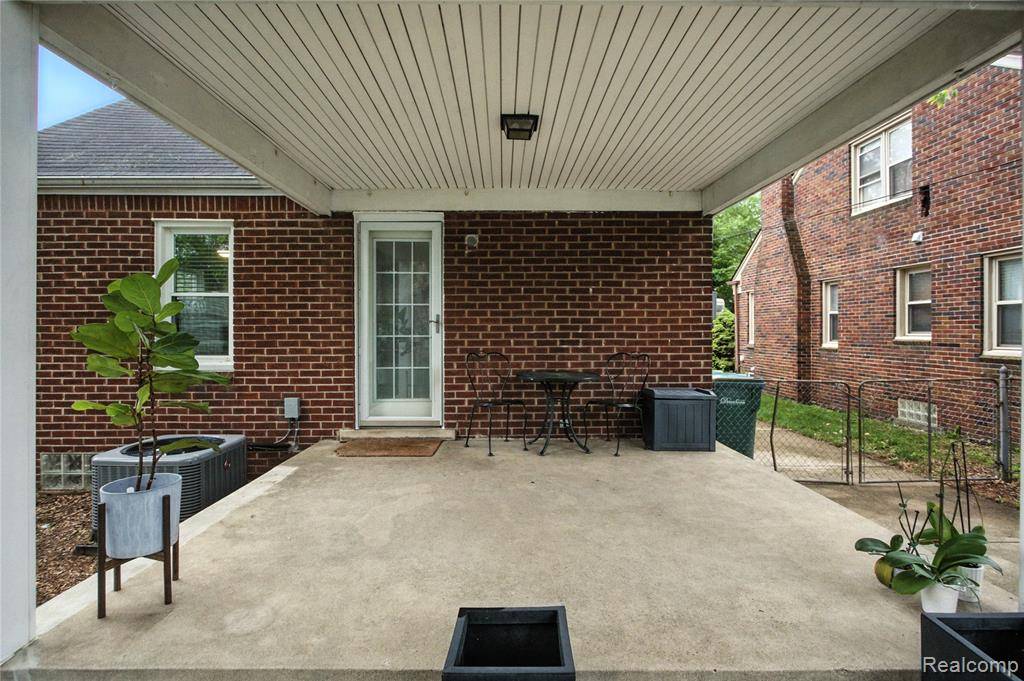 Dearborn, MI 48128 1577,417 N Franklin Street
