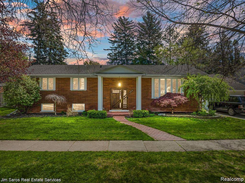 21838 Van K Drive, Grosse Pointe Woods, MI 48236 1153